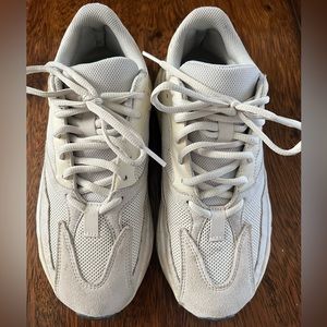 Yeezy Boost 700 Analog size 8 men’s 9.5 women